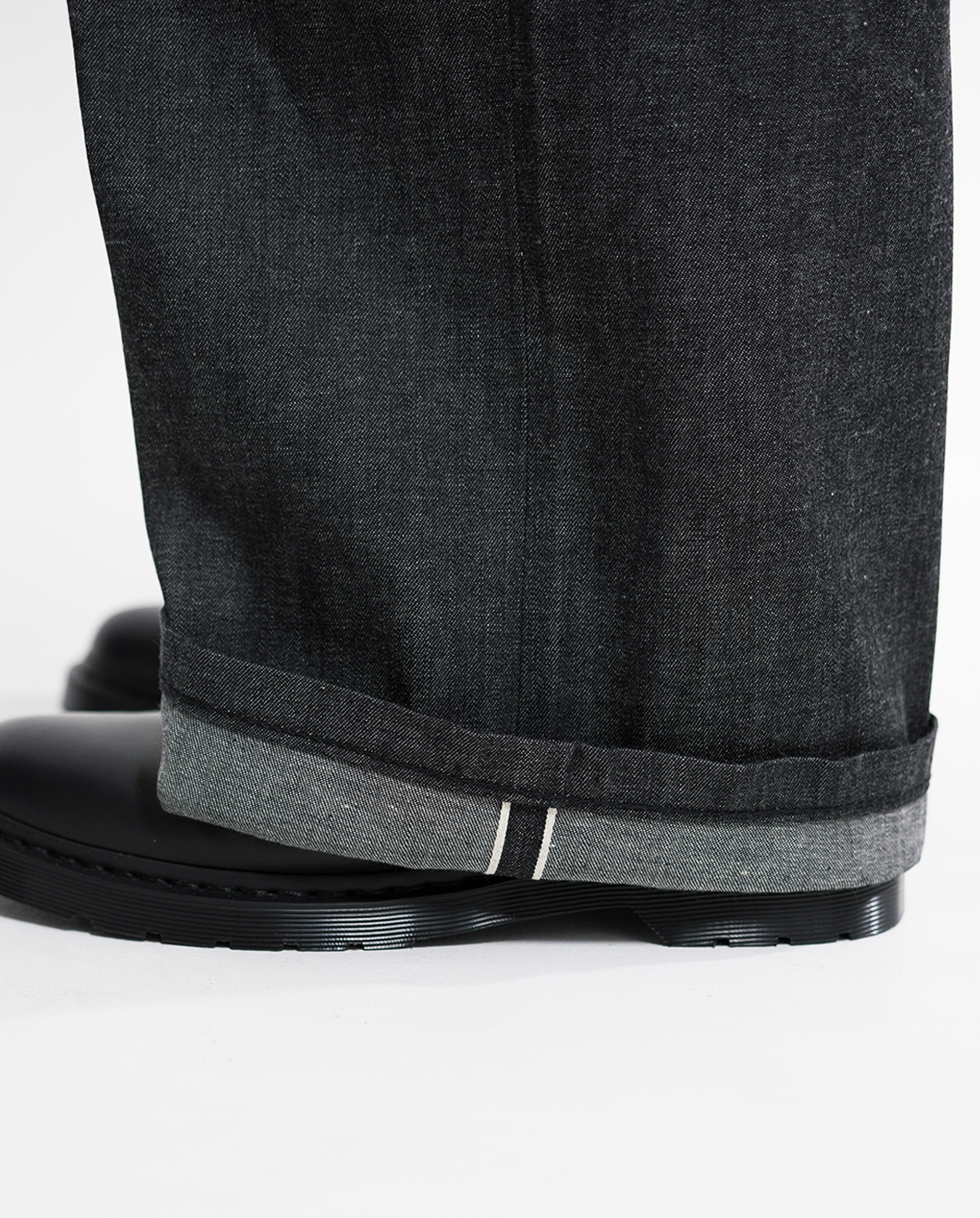 MENES Okayama Selvedge Baggy Denim Slacks - Black MENES Okayama Selvedge Baggy Denim Slacks - Black