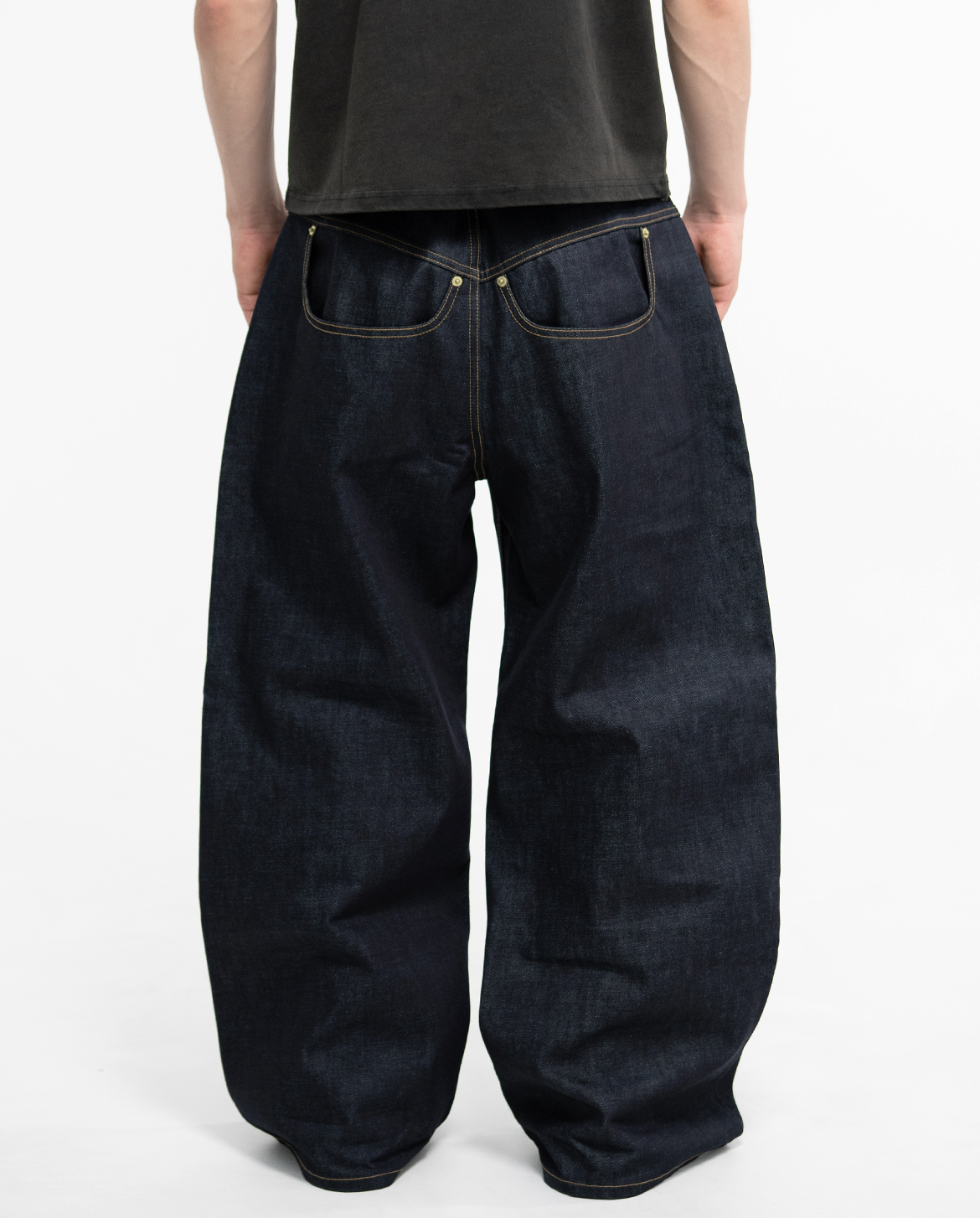 MENES Solid Black Super Baggy Jeans試着のみ MENES Solid Black Super Baggy Jeans試着のみ