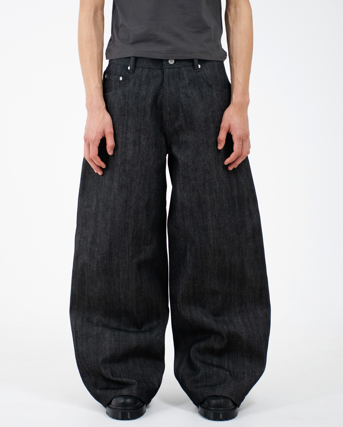 パンツ MENES Janome Raw Baggy Jeans - Indigo MENES Okayama Raw Selvedge Baggy Jeans - Black