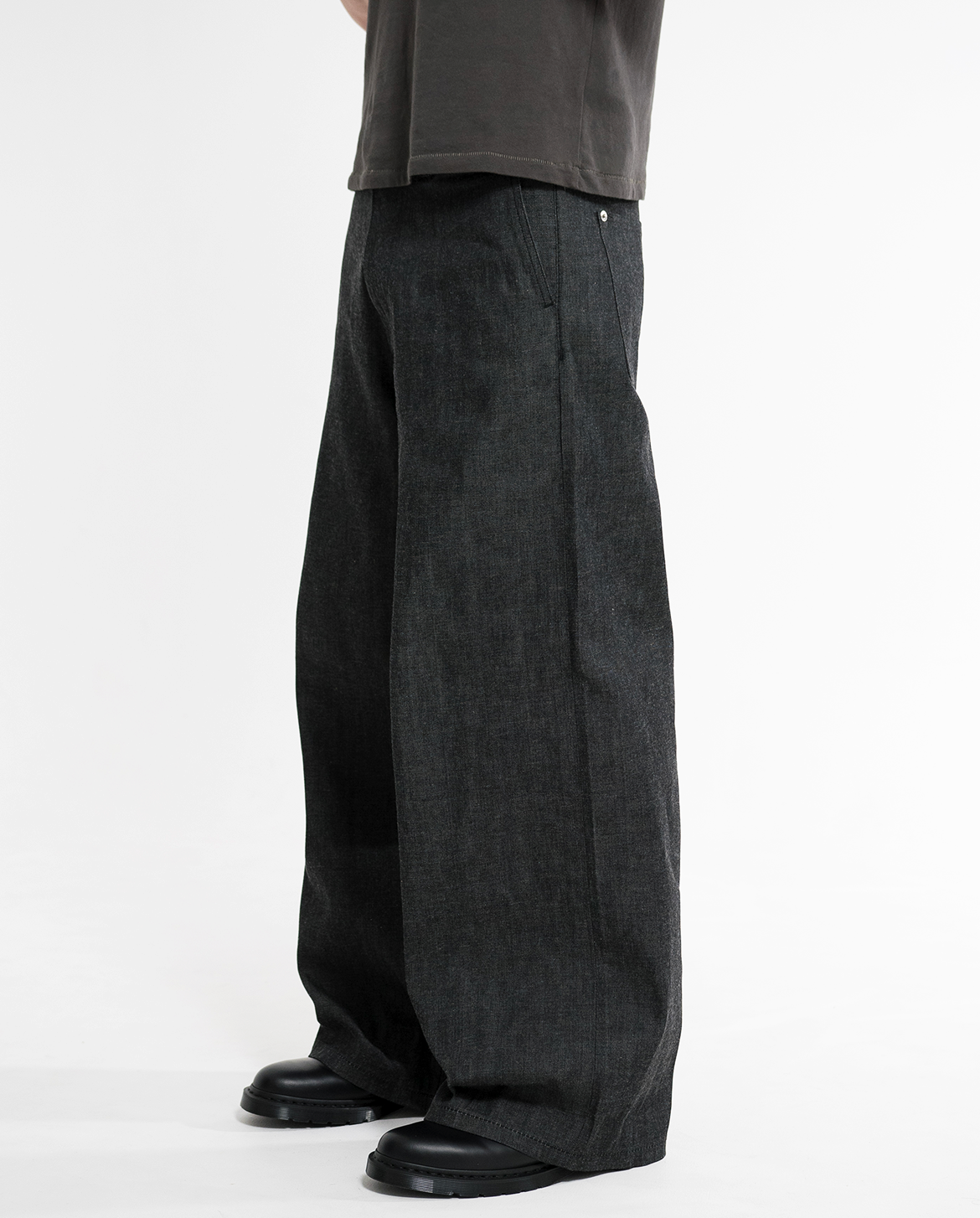 パンツ MENES Okayama Raw Selvedge Baggy Jeans MENES Okayama Raw Selvedge Baggy Jeans - Black