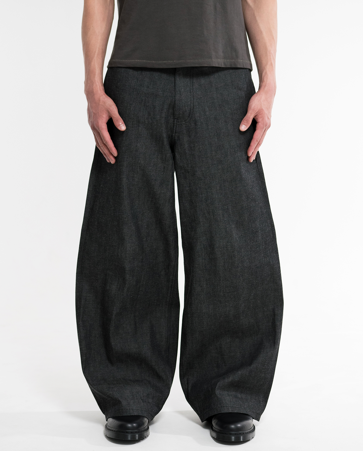 パンツ MENES OkayamaRawSelvedgeBaggy JeansBlack MENES Okayama Selvedge Baggy Denim Slacks - Black
