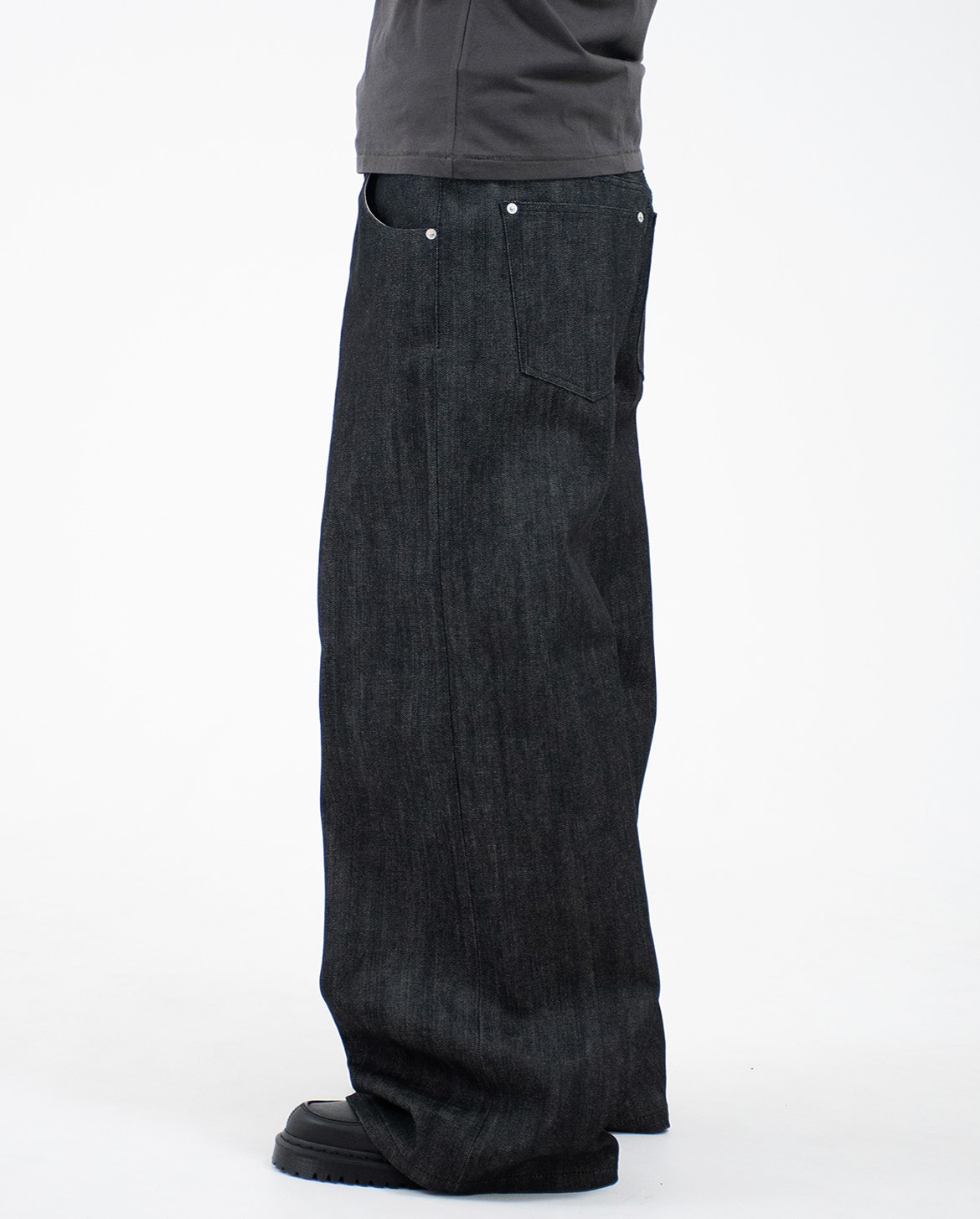 パンツ MENES Solid Black Super Baggy Jeans MENES Okayama Raw Selvedge Baggy Jeans - Black